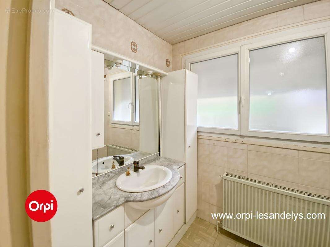 Maison à COURCELLES-SUR-SEINE