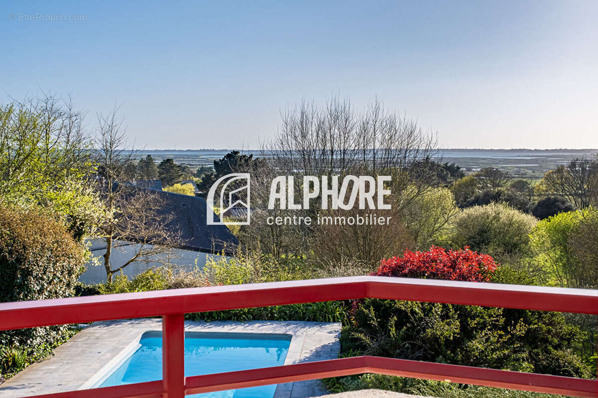 Guérande , propriété de 240m²  , 7 pièces , garage , piscine sur 1500m²  de terrain . - photo 10