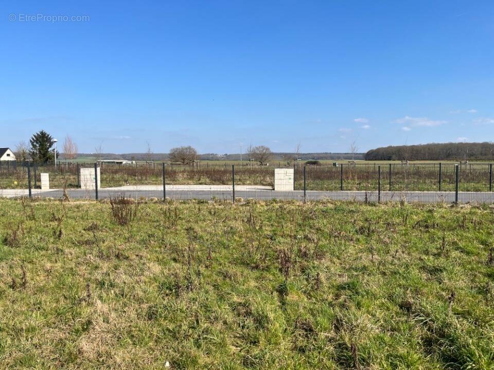 Terrain à LES AUTHIEUX-SUR-LE-PORT-SAINT-OUEN