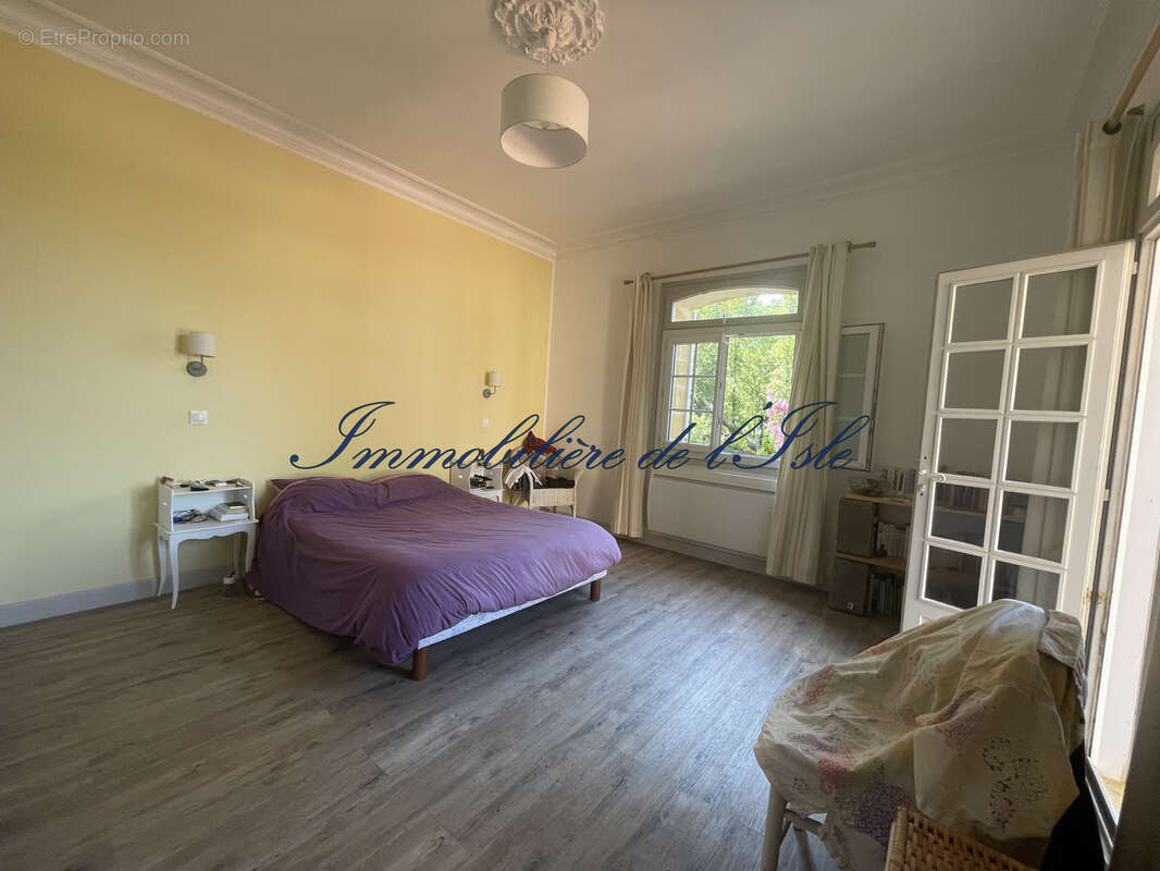 Propriete en pierres avec dependances et fort potentiel - photo 9