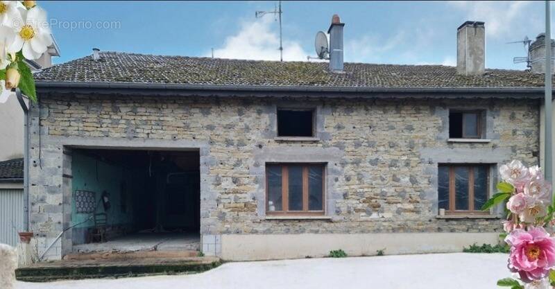 Maison à GIRONCOURT-SUR-VRAINE