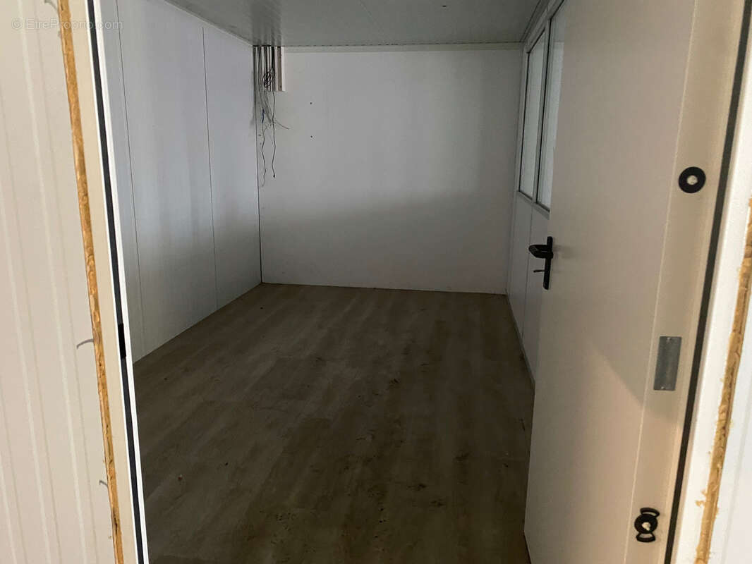 Commerce à VANXAINS