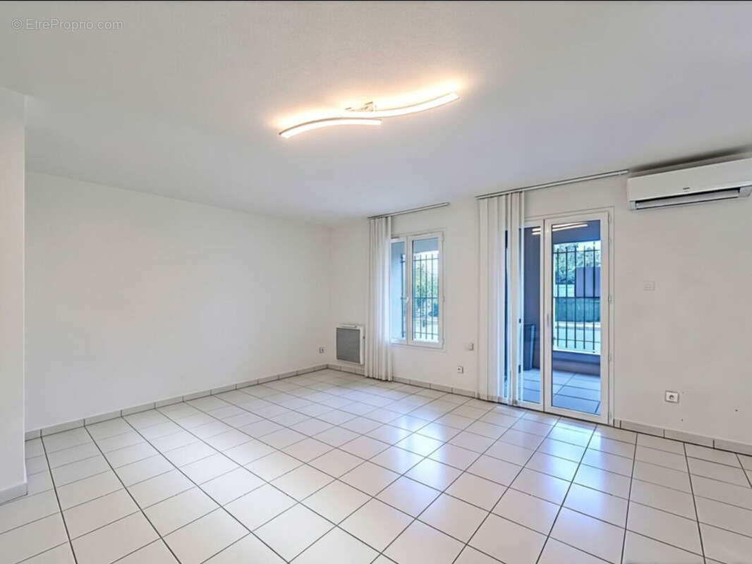 Appartement à ROQUEBRUNE-SUR-ARGENS