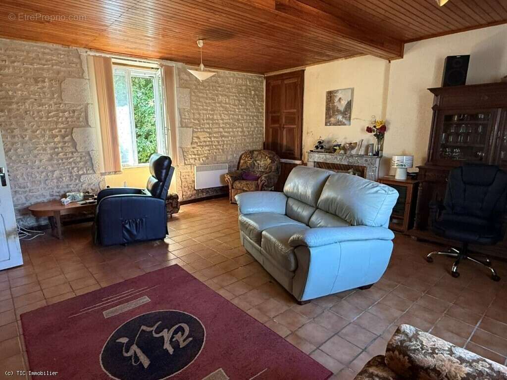 Maison de Campagne avec Piscine Intérieure entre Villefagnan et Ruffec - photo 6
