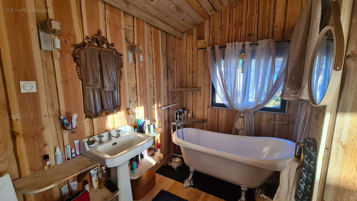 Maison à GREOLIERES