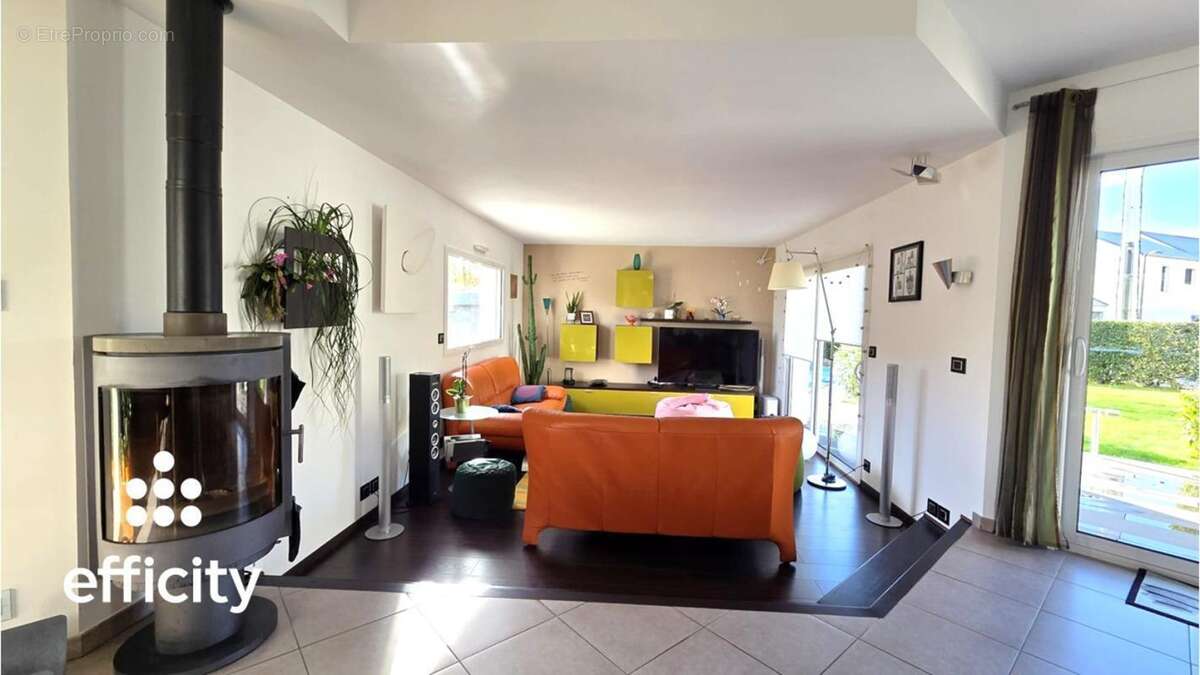 Maison à MONTREUIL-LE-GAST