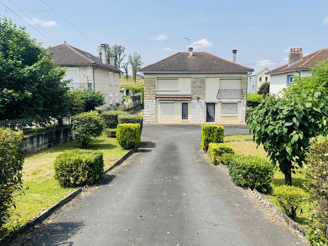 Maison à SAINT-PANTALEON-DE-LARCHE