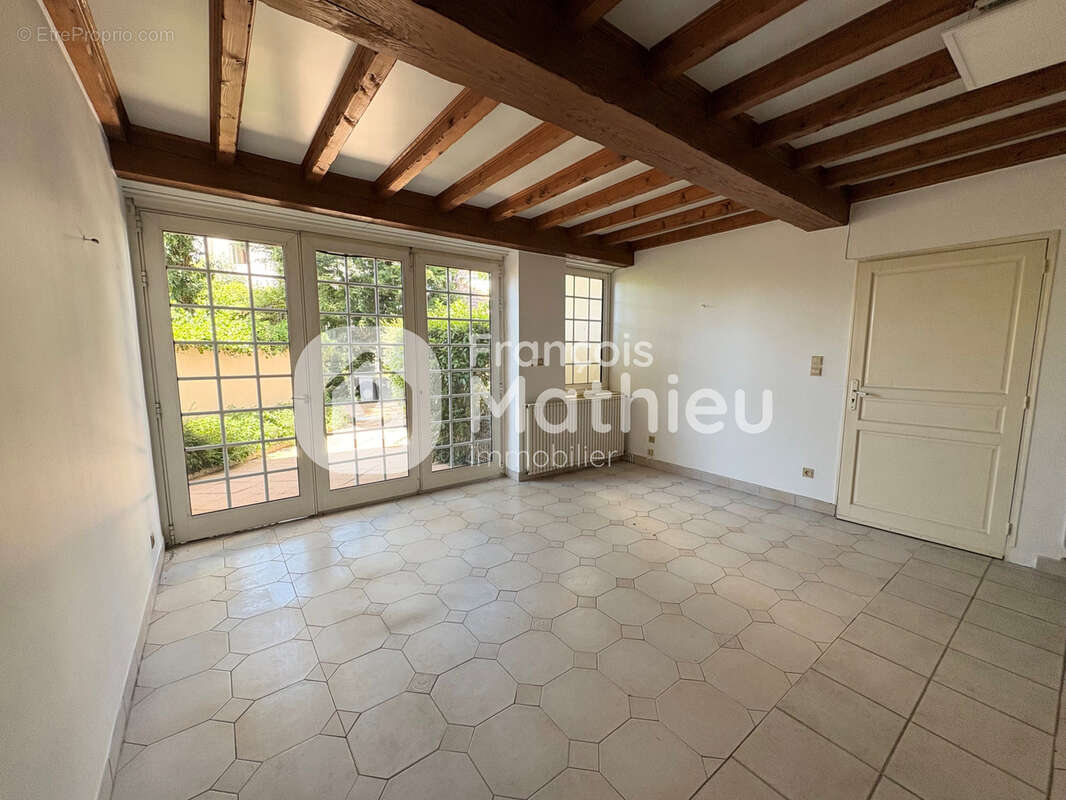 Maison à VILLARS-LES-DOMBES