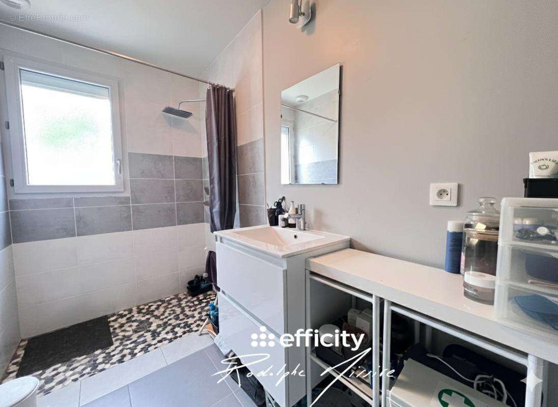 Maison 73 m² à La Creche  - photo 4