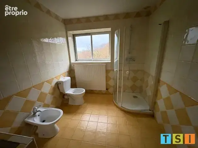 Maison avec dépendances et terrain. - photo 11
