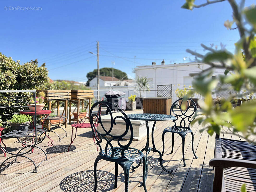 Rare - appartement de caractere - grande terrasse - plein centre - photo 4