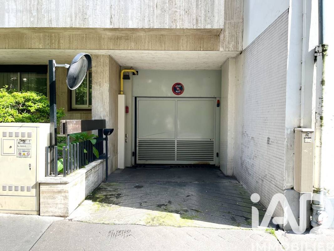 Photo 1 - Parking à PARIS-16E