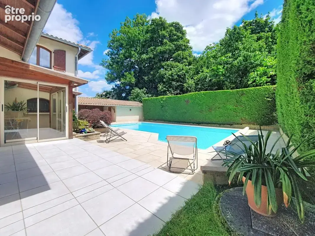 Maison - 4 Chambres - Double garage - Jardin - Piscine - Pool house - Terrasse couverte - photo 12