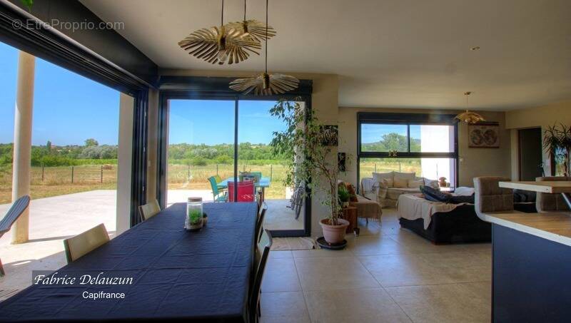 Maison à SAINT-SAUVEUR-DE-CRUZIERES