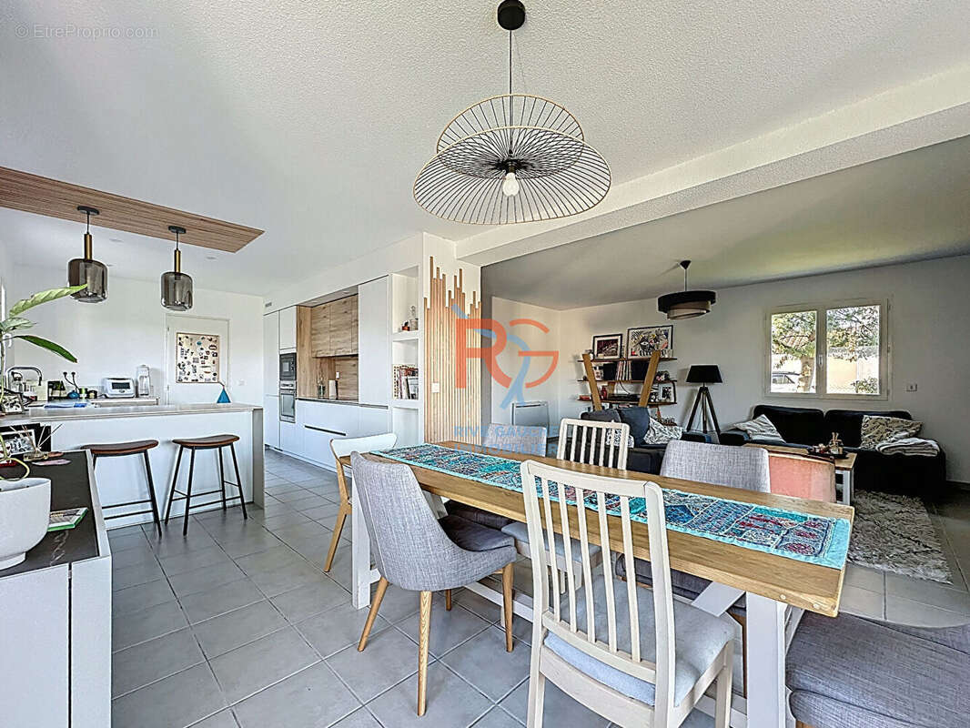 Aucamville  T5 116 m²/ Piscine chauffée / garage / jardin paysager - photo 6