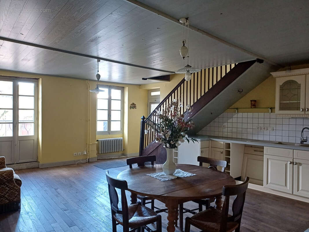 Maison à PEYRUSSE-LE-ROC