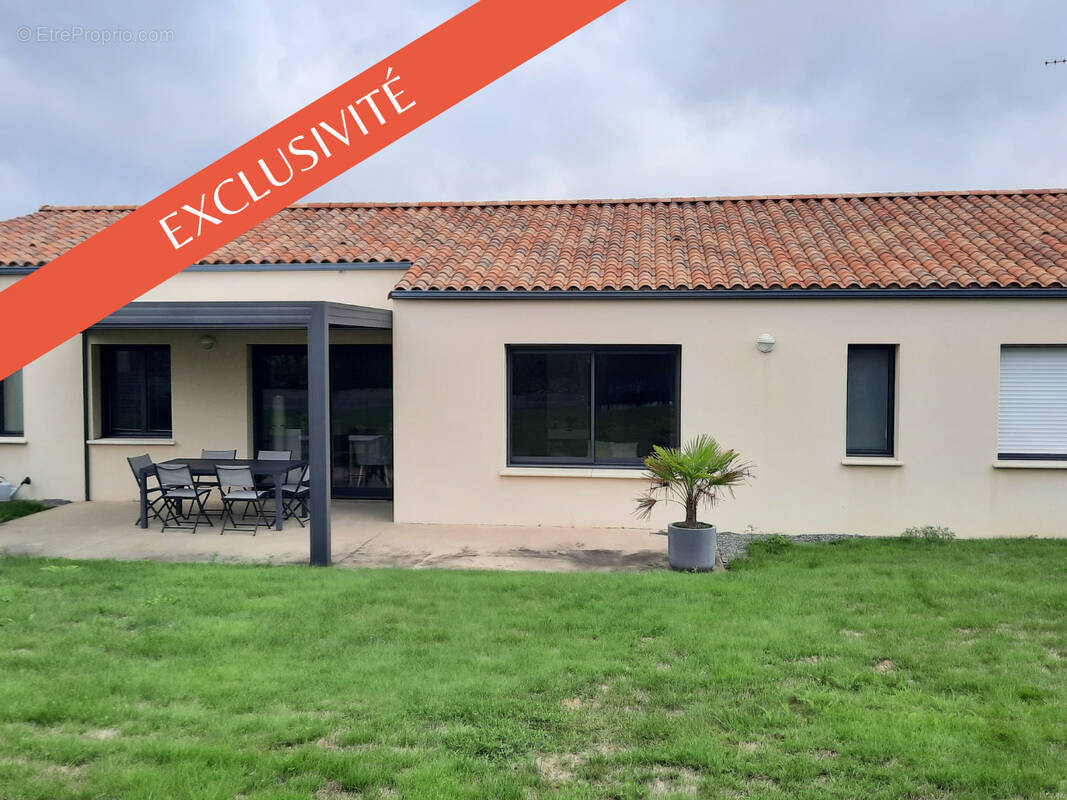 Maison à MESNARD-LA-BAROTIERE