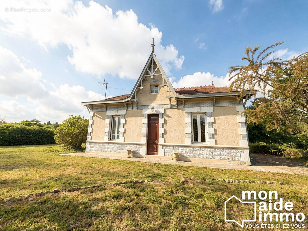 Maison à COUTRAS
