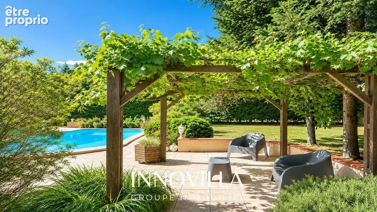 Belle propriété T7 sur une magnifique parcelle arboré de 2700m2. - photo 3