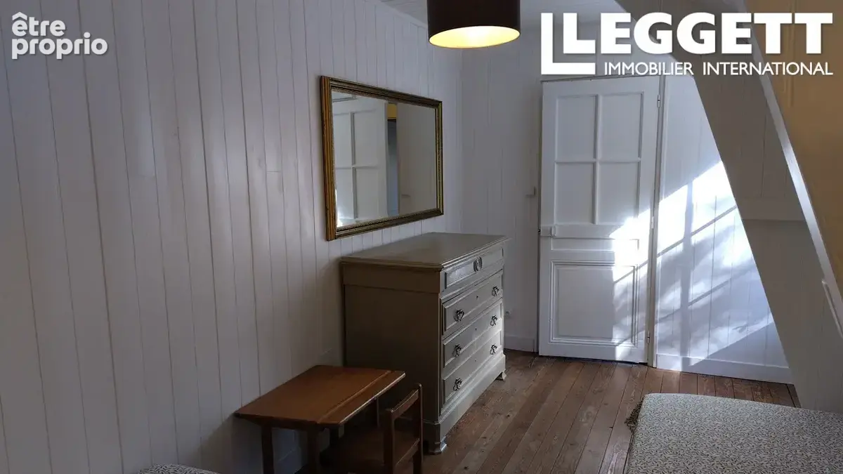Maison à vendre à Fermanville avec vue mer, terrain de 1 400 m² et dépendance - photo 10