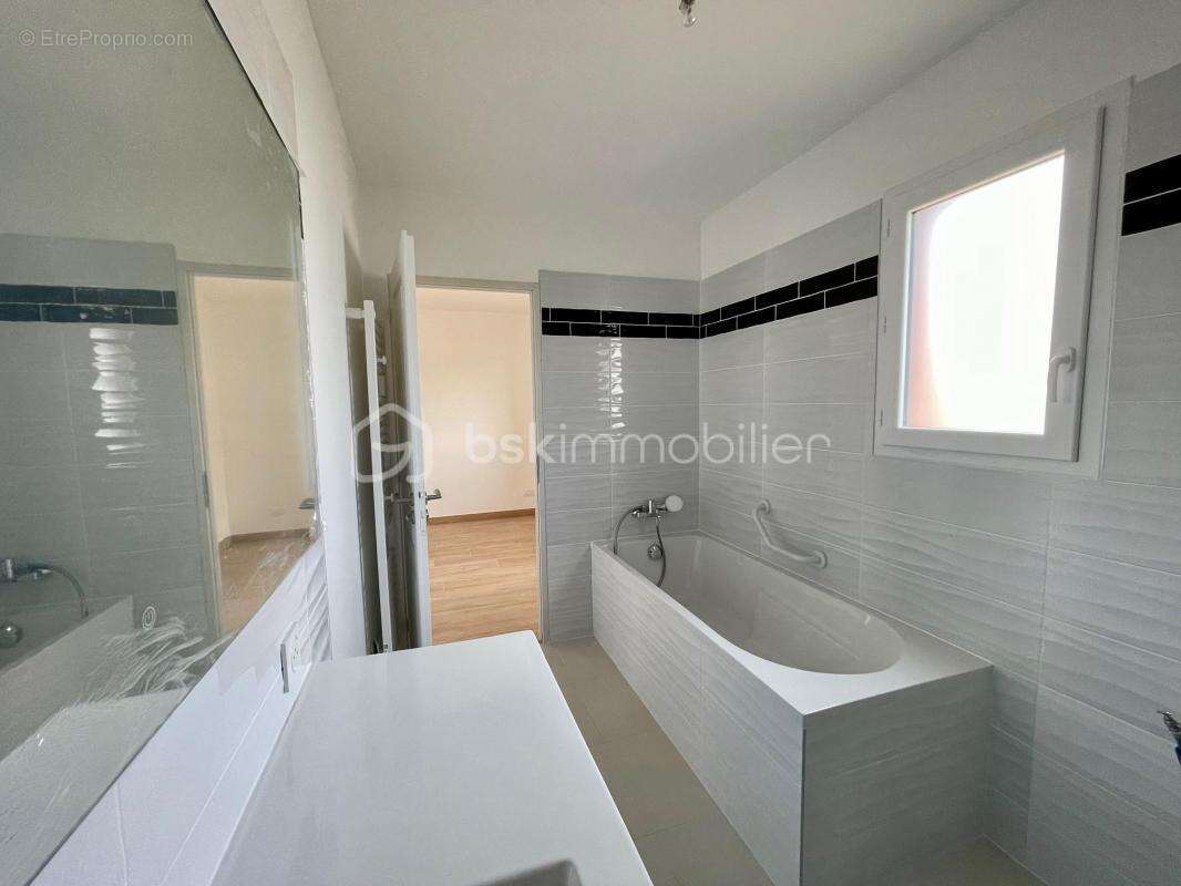  Maison Individuelle Spacieuse avec Potentiel d'Aménagement – ​​Un Bien Rare à Saisir ! - photo 6