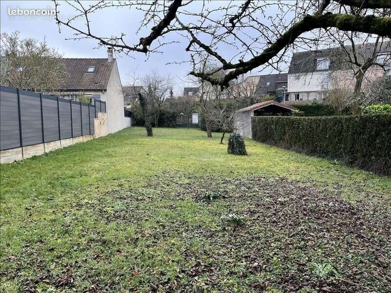 Terrain 623 m² à Le Thillay  - photo 2