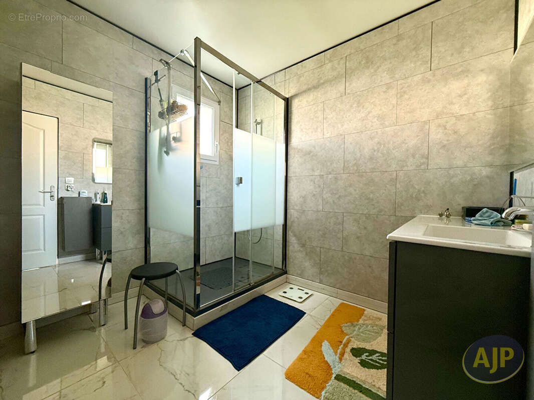 Maison à SAINT-LEGER-LES-VIGNES