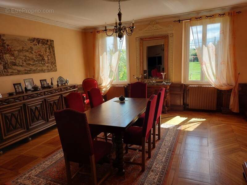 Maison de maitre avec  dependances deux pigeonniers sur parc de 5000m² - photo 8