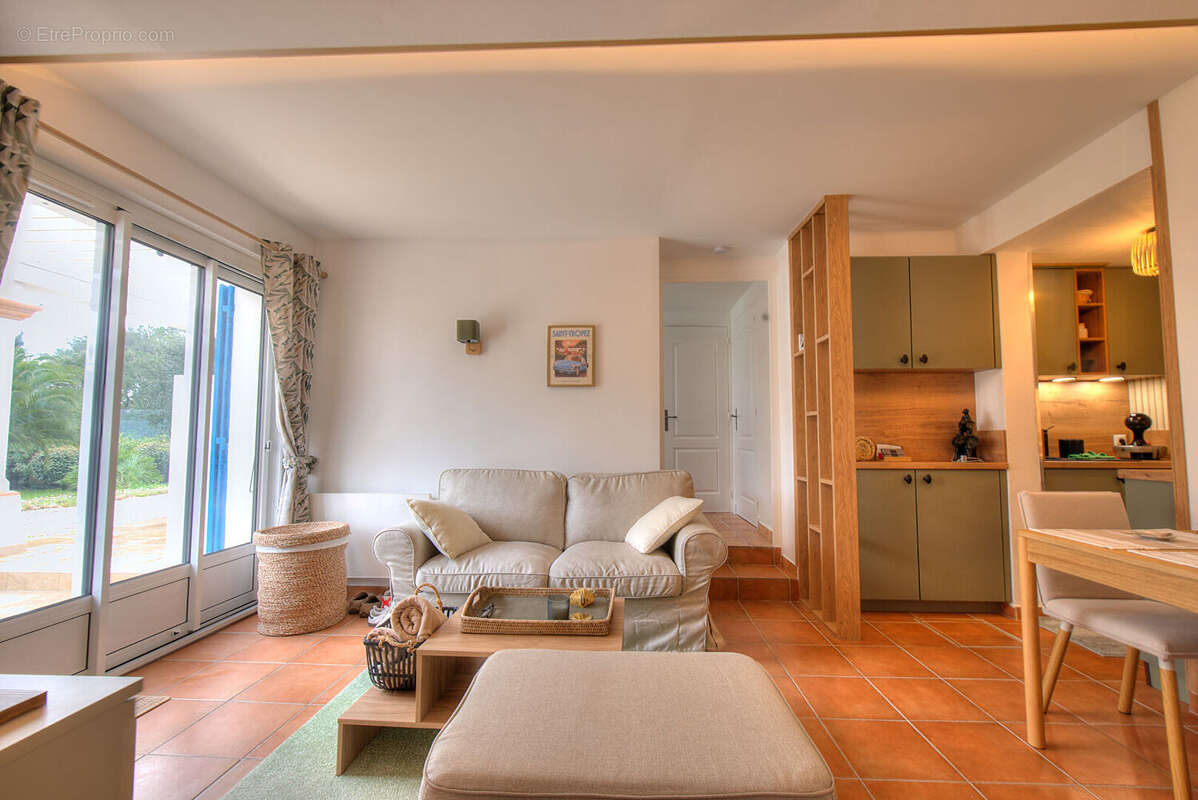 Appartement entièrement rénové Saint Raphael 2 pièce(s) 39 m2 - photo 5