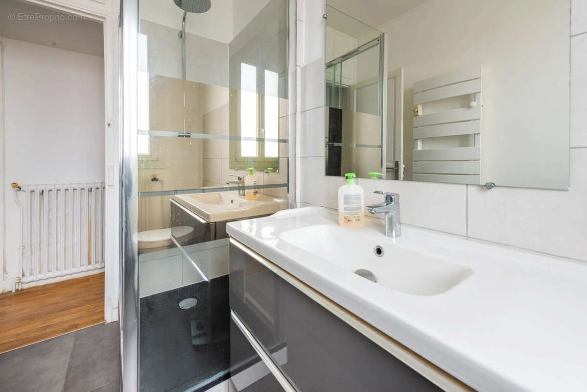 Appartement à COURBEVOIE