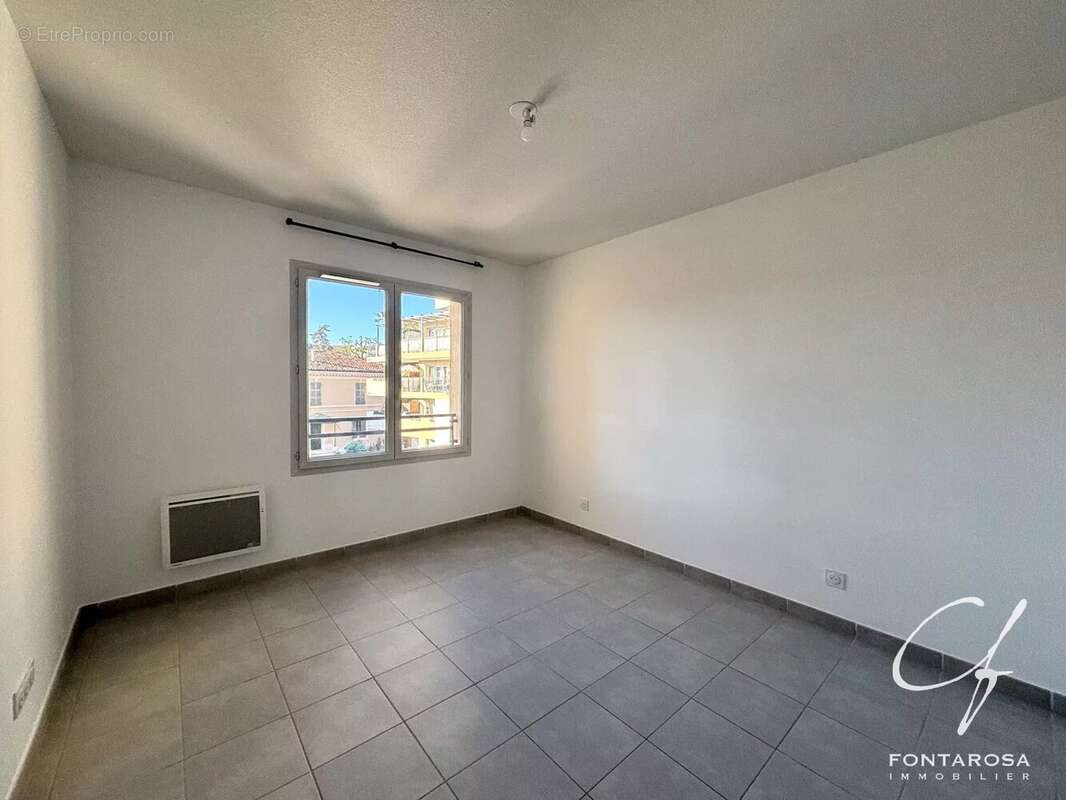 Appartement à LE MUY