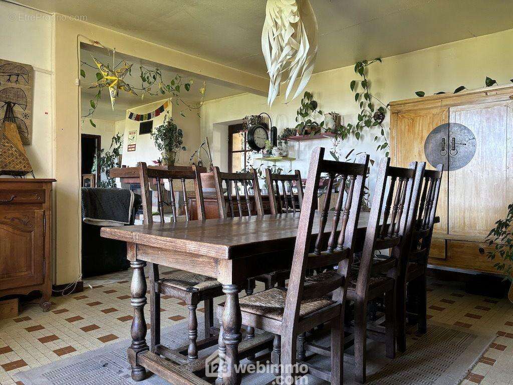 De l&#039;autre, la salle à manger de 22 m2, - Maison à LA PUYE