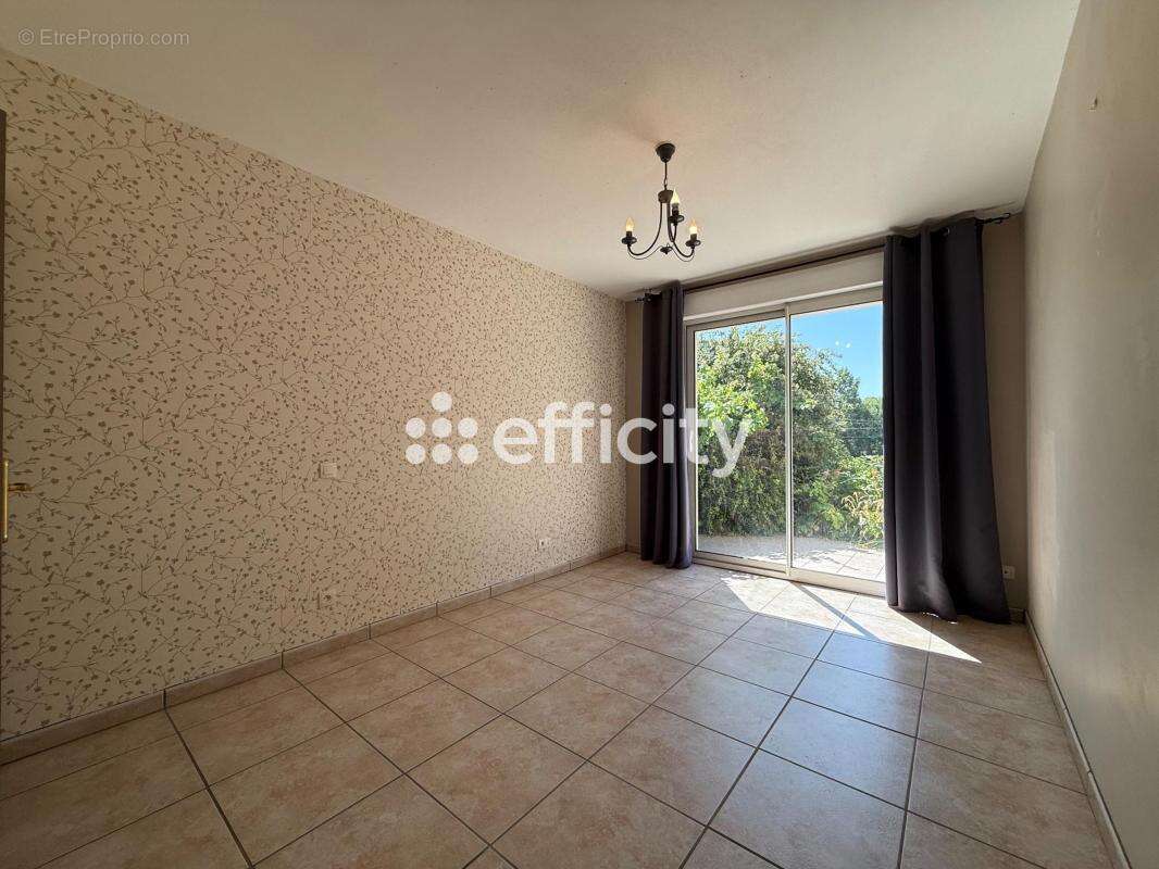 Maison 213 m² à Saint-Epain  - photo 17