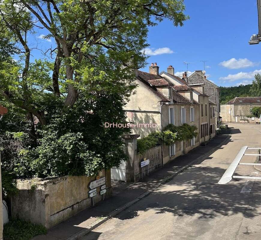 Commerce à L'ISLE-SUR-SEREIN