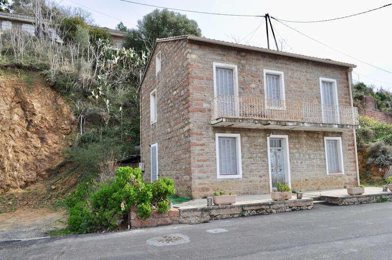 Dpt Corse (20), à vendre PARTINELLO, maison en pierres avec terrasse et parking, proche de la plage - photo 2