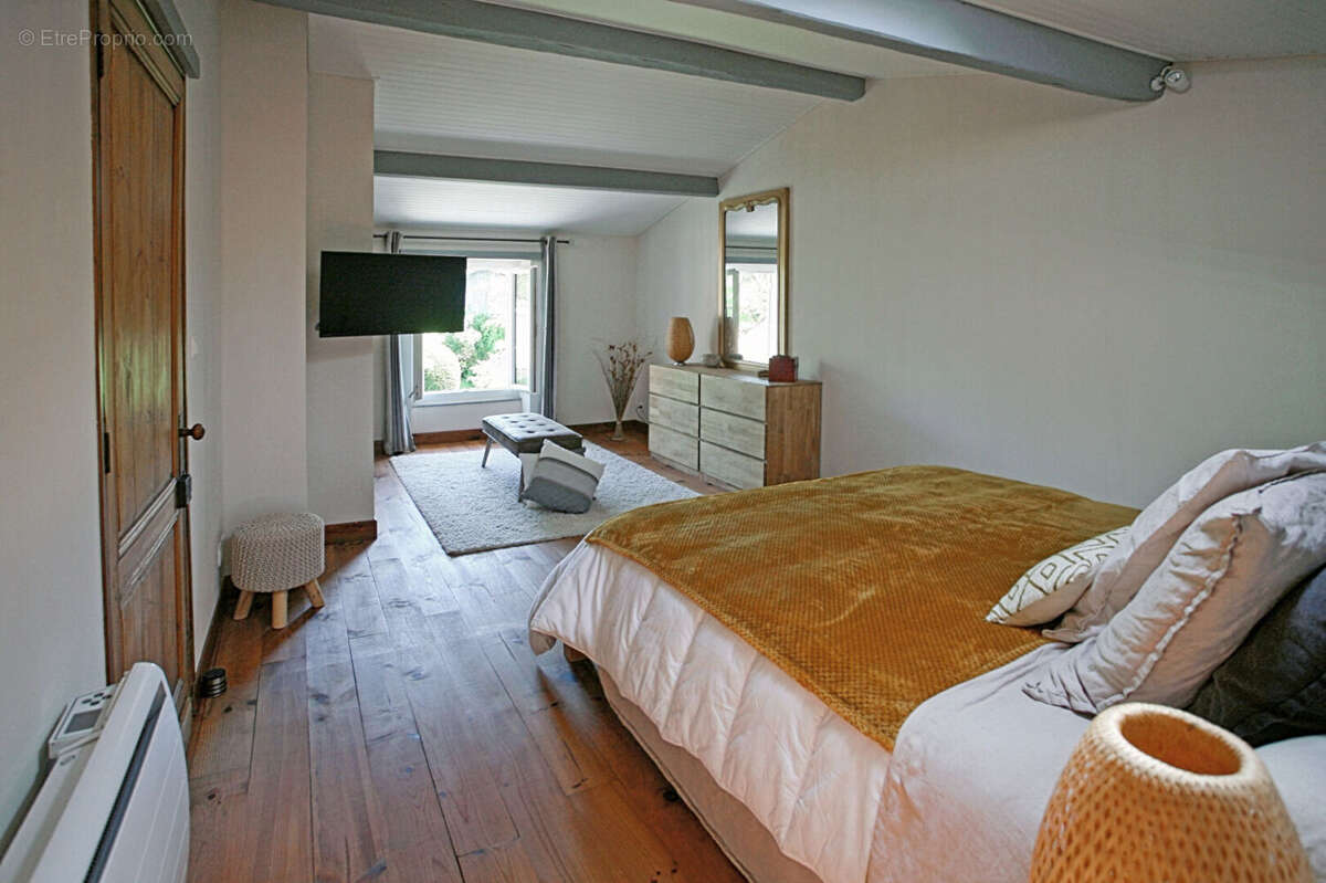 Maison à SAINT-MORILLON