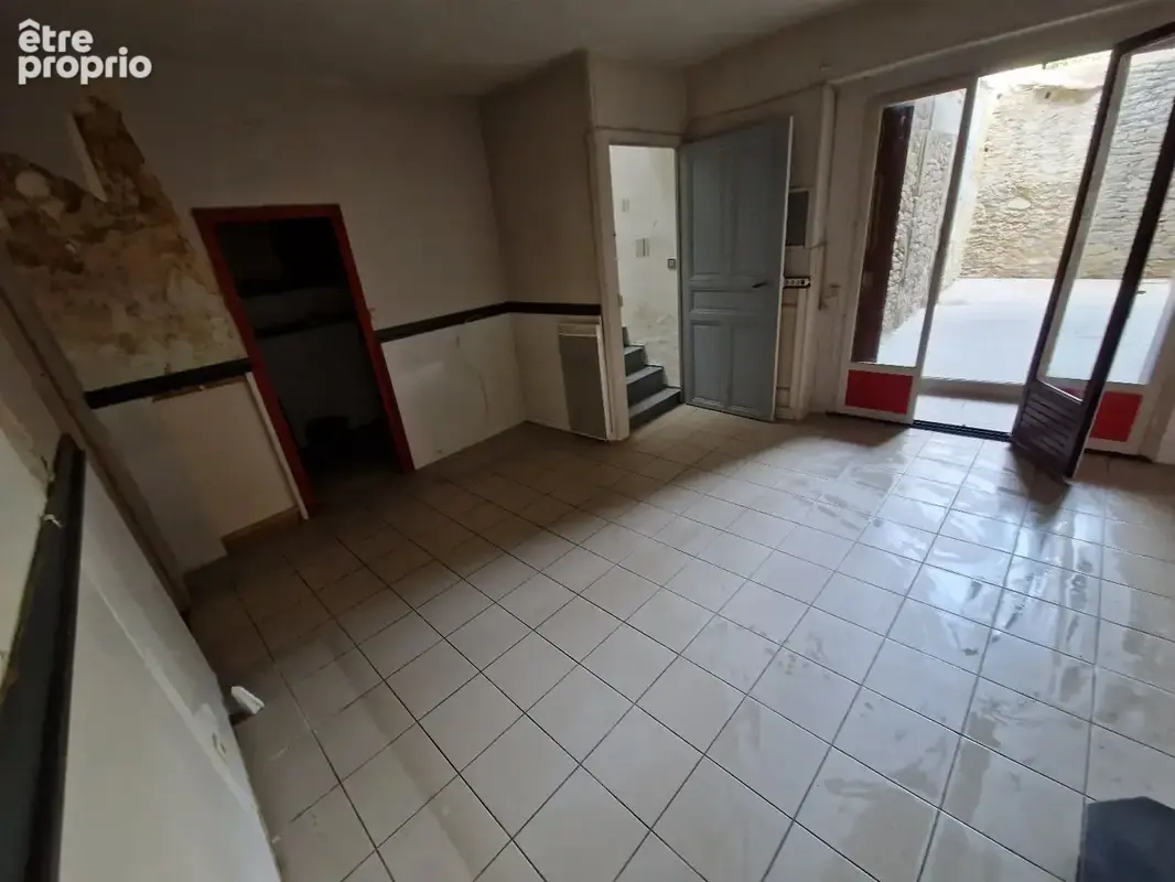Maison de village en pierre 2 faces de type 3/4 avec remises et cour attenantes - photo 4