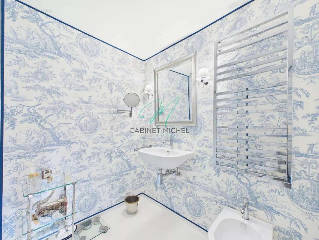 Appartement à CHATEAUNEUF-GRASSE