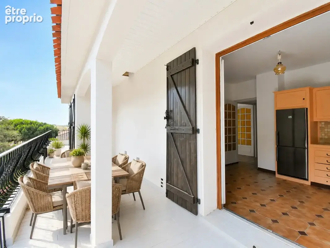 CANET-EN-ROUSSILLON – Villa 215 m² – 5 chambres – 2 espaces de vie – Jardin – Terrasses – Garage - photo 9