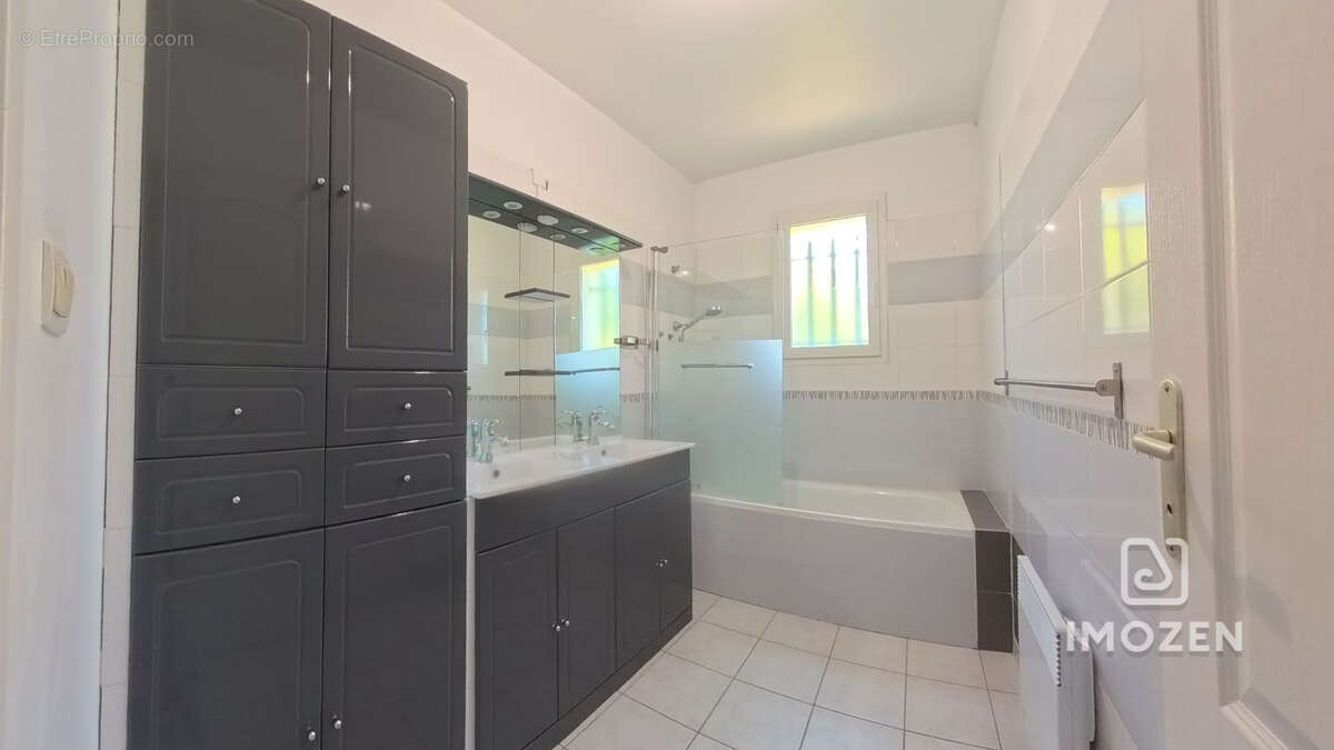 Maison T5 de 120 m2Le Val (83143) - photo 10