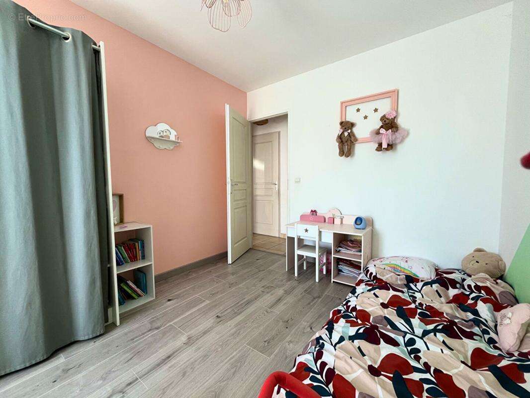 Maison de plain pied : 5 pièce(s) 103 m2 + Jardin - photo 9