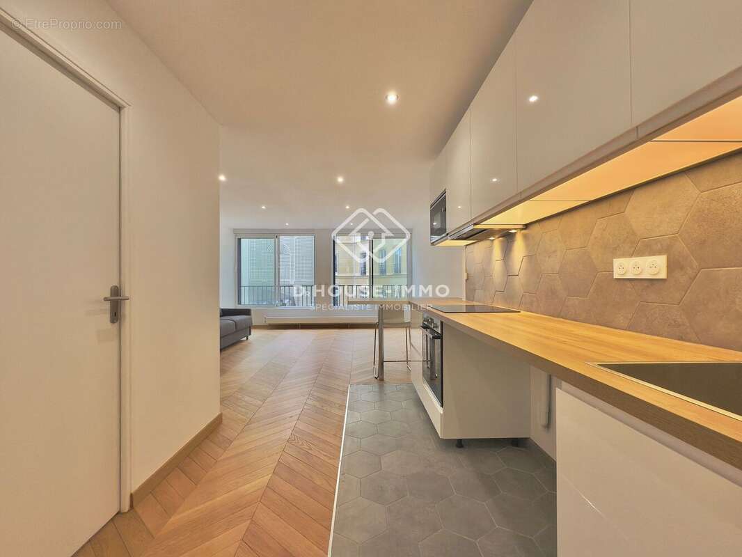 Appartement à PARIS-8E