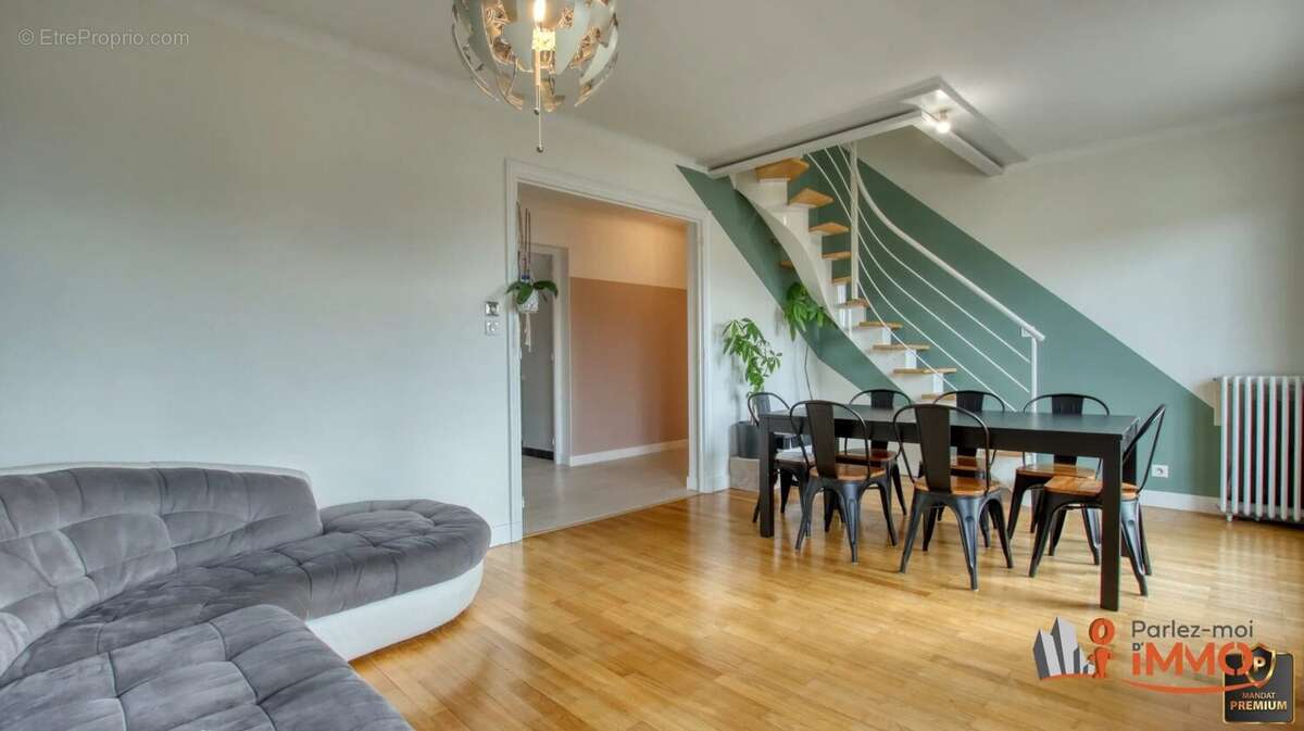 Appartement à VEAUCHE