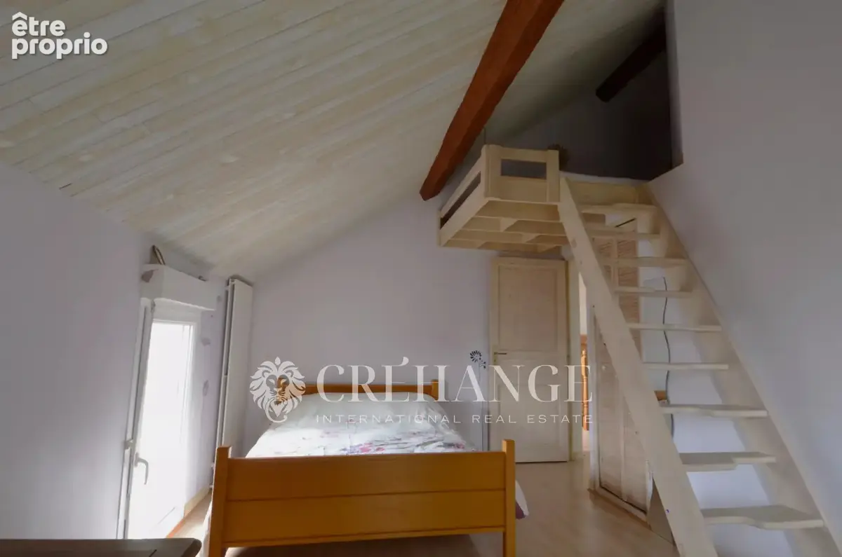 Maison de 200m² - 6 pièces - Dépendances - photo 17