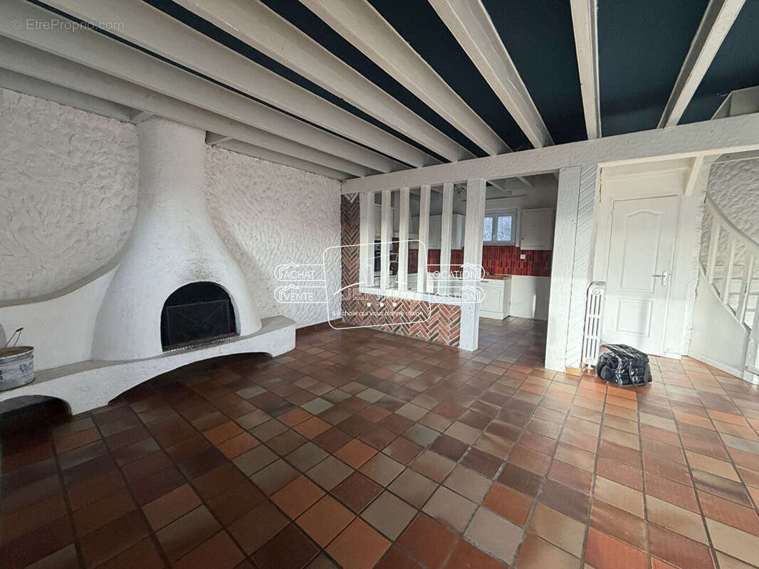 Maison à LA CHAPELLE-BASSE-MER