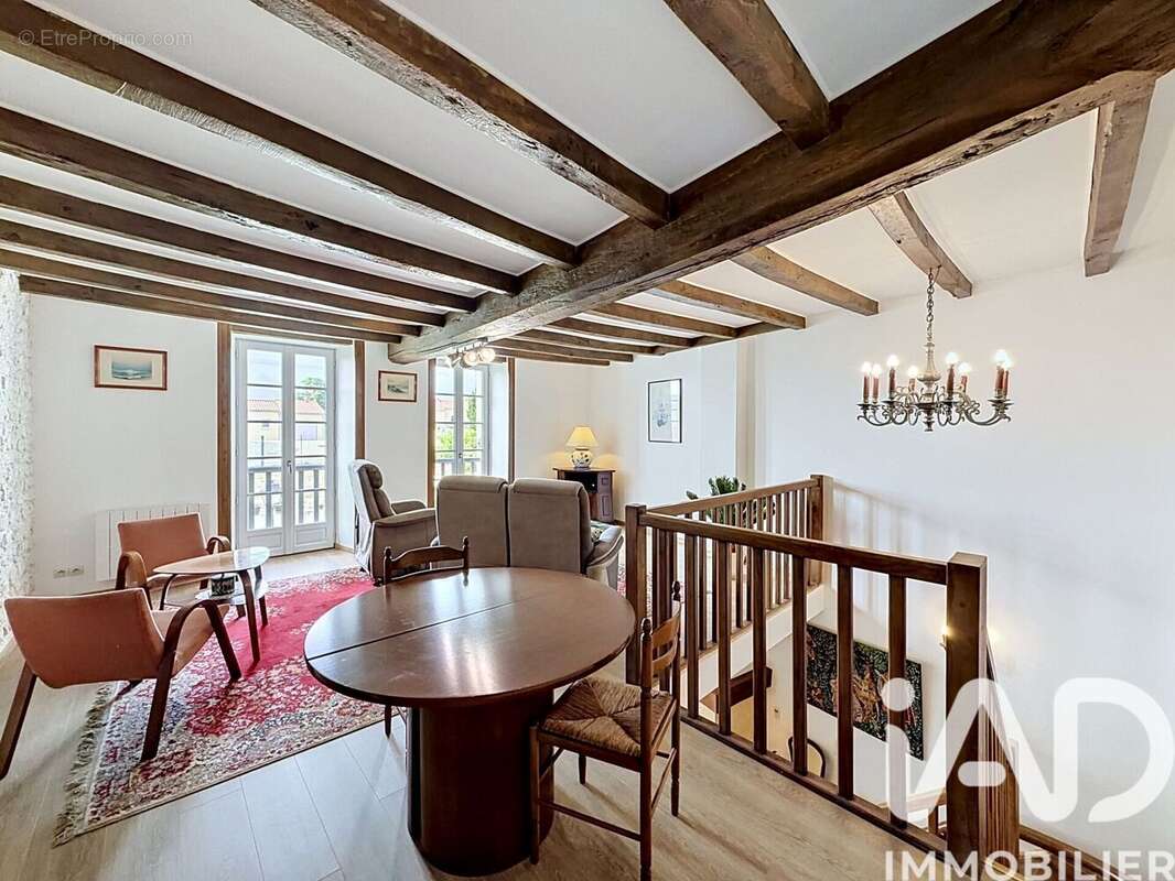 Maison 151 m² à Vignolles  - photo 8