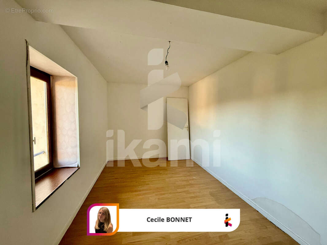 Maison à EYZIN-PINET