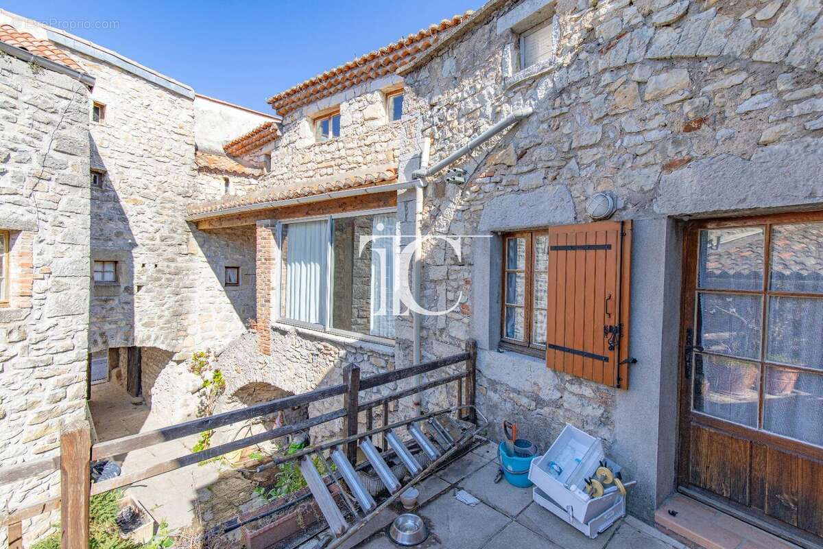 Maison à SAINT-ANDRE-DE-CRUZIERES