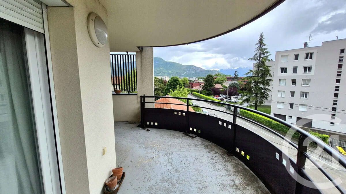 Appartement à FONTAINE