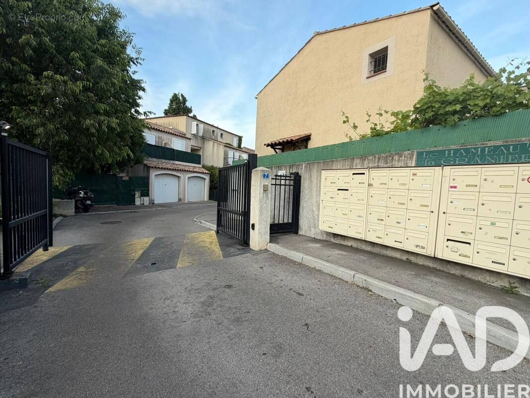 Photo 1 - Appartement à MARSEILLE-11E